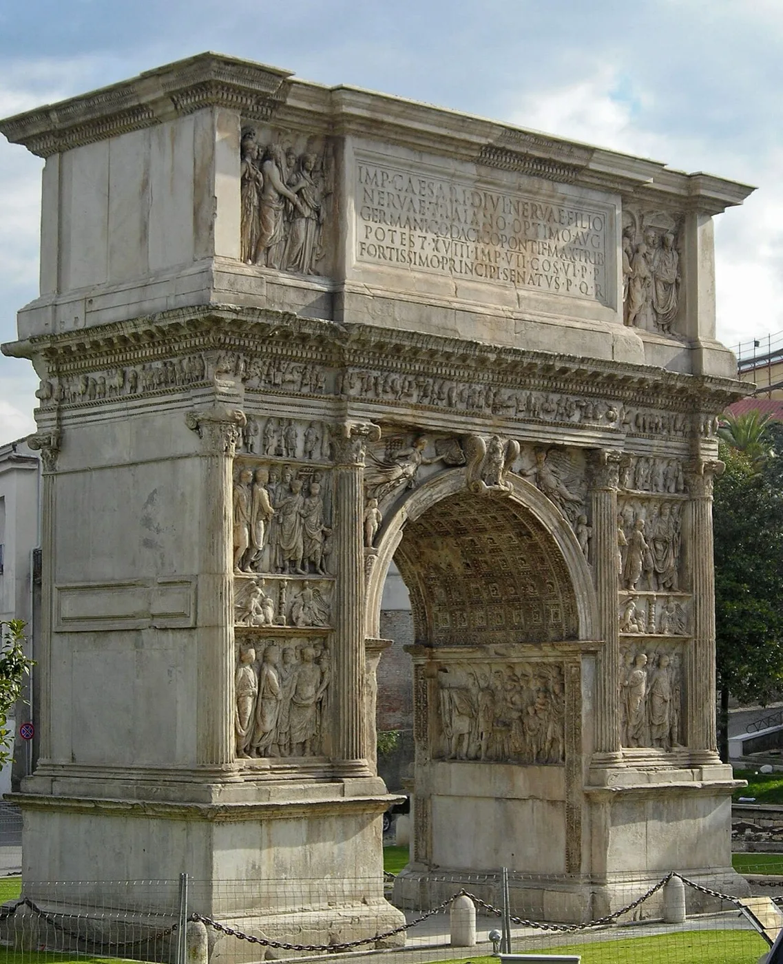 Arco di Traiano — Benevento 7